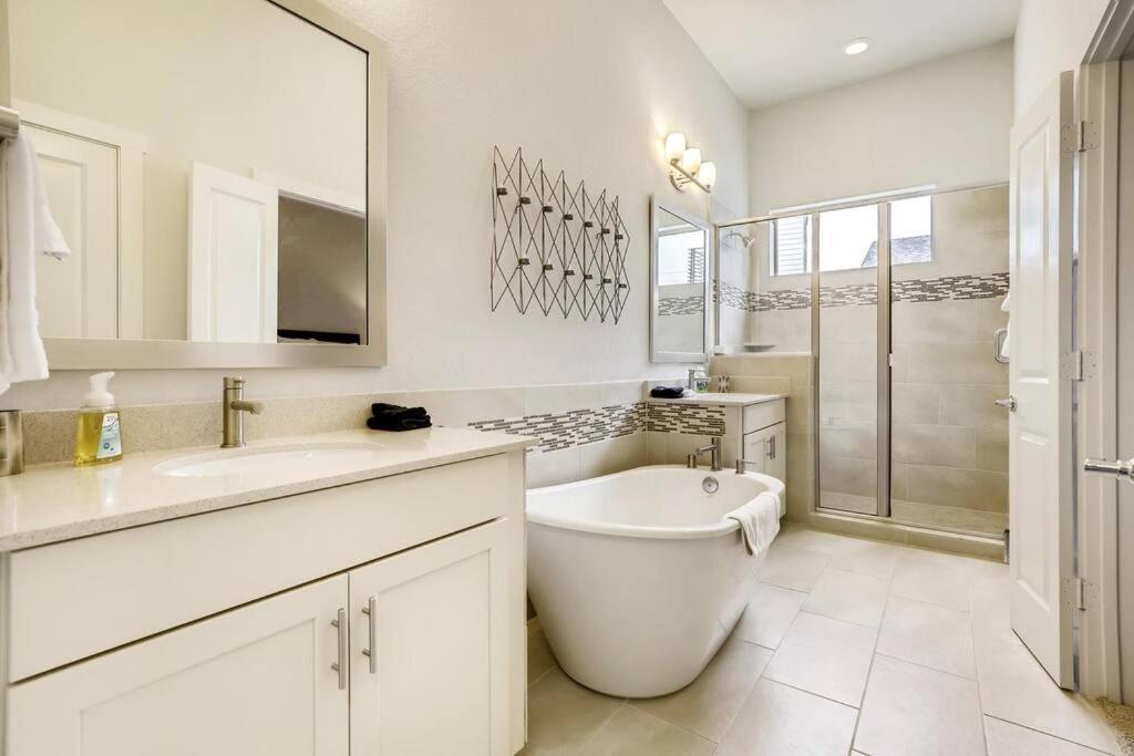Gorgeous 4 Bed Home On St Mary'S - Minutes To Riverwalk/Pearl San Antonio Exterior photo