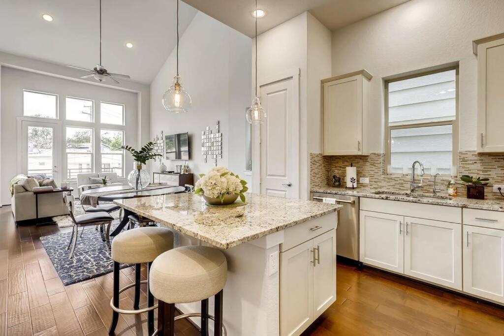 Gorgeous 4 Bed Home On St Mary'S - Minutes To Riverwalk/Pearl San Antonio Exterior photo