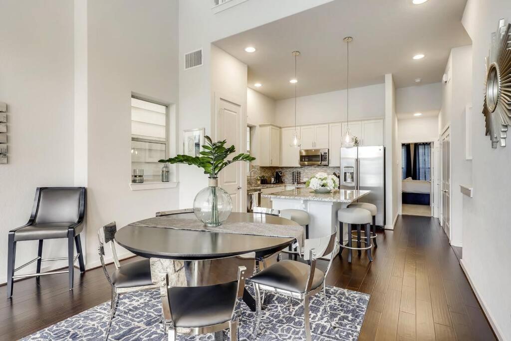 Gorgeous 4 Bed Home On St Mary'S - Minutes To Riverwalk/Pearl San Antonio Exterior photo