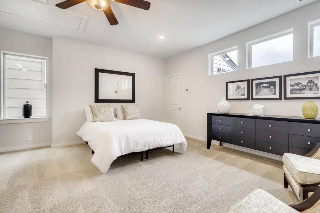 Gorgeous 4 Bed Home On St Mary'S - Minutes To Riverwalk/Pearl San Antonio Exterior photo